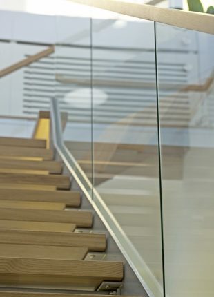 balustrady szklane na schody